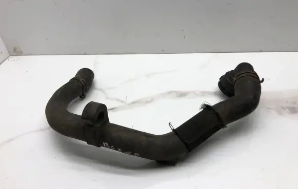 Volkswagen PASSAT B6 Engine coolant pipe/hose