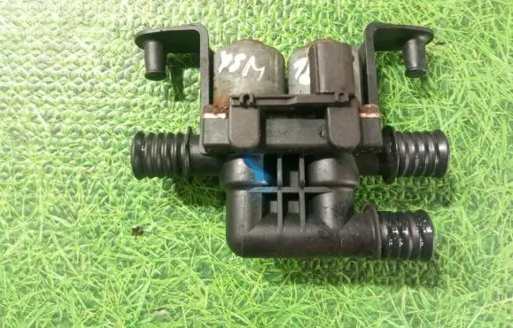 BMW X5M E70 Coolant heater control valve 6910544