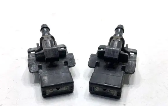 Toyota RAV 4 (XA40) Windshield washer spray nozzle 
