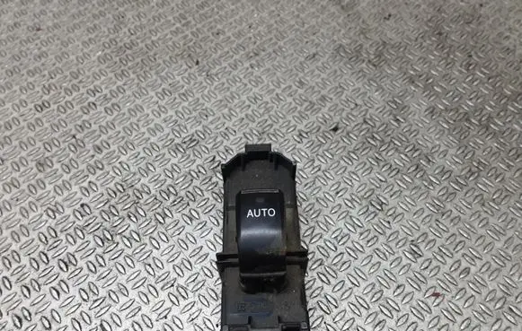 Toyota Avensis Verso Electric window control switch 8403044020
