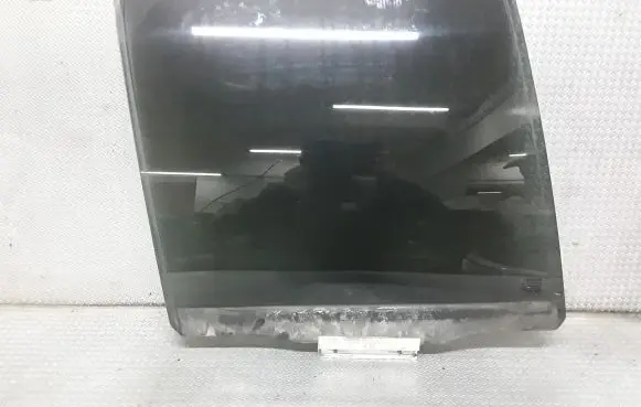 Volvo XC90 Rear door window glass