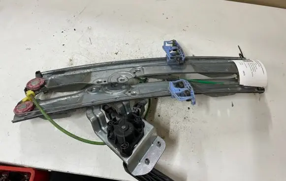 Opel Corsa D Sliding door manual window regulator 358