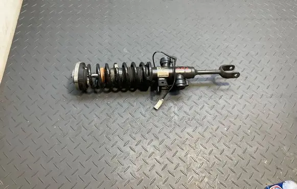 BMW 7 F01 F02 F03 F04 Front shock absorber with coil spring 6851126