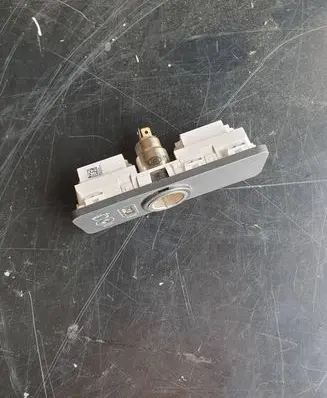 Jaguar XF USB socket connector 28339197