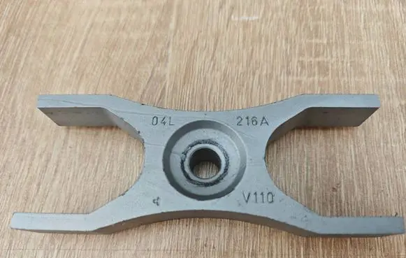 Audi A6 S6 C7 4G Fuel Injector clamp holder 04L216A