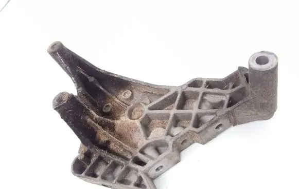 Volkswagen PASSAT B6 Engine mounting bracket 03G199207F