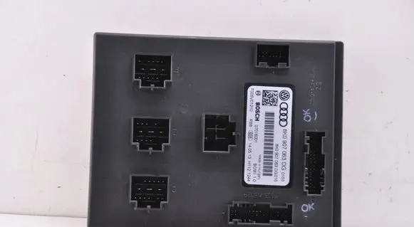 Audi A4 S4 B8 8K Central body control module 8K0907063DG