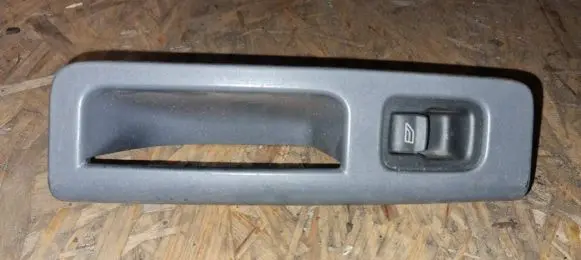 Volvo V50 Electric window control switch 8679477