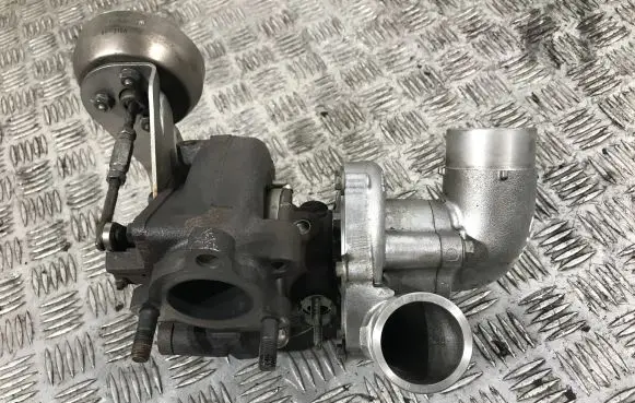 Toyota Avensis T250 Turbo 172010R020 05122300457