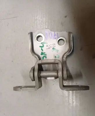 Suzuki SX4 Front door lower hinge 