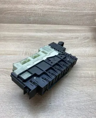 Renault Clio II Fuse module P9200031557 9200031557