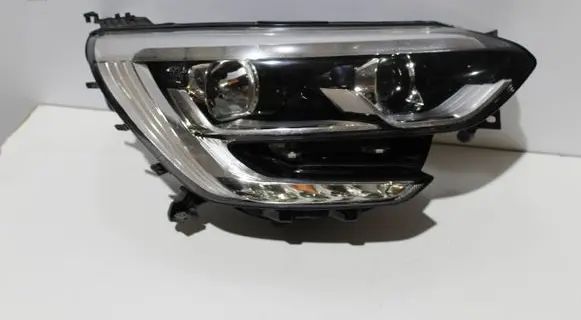 Renault Megane IV Headlight/headlamp 260102555R