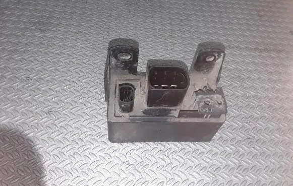Glow plug pre-heat relay