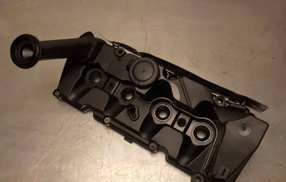 Volkswagen Transporter - Caravelle T6 Rocker cam cover 04L103469J