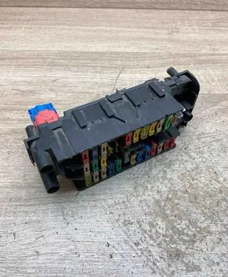 Peugeot 406 Fuse module 9635518180 189028