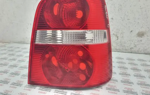 Volkswagen Touran I Rear/tail lights 1T0945096F
