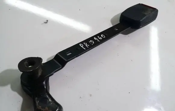 Volkswagen PASSAT B5 Front seatbelt buckle 3D0858471