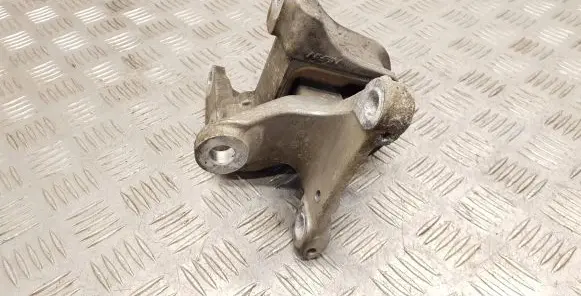 Honda CR-V Engine mount bracket 505WY