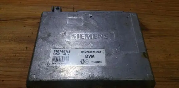 Renault 19 Engine control unit/module hom7700731802 7700859511