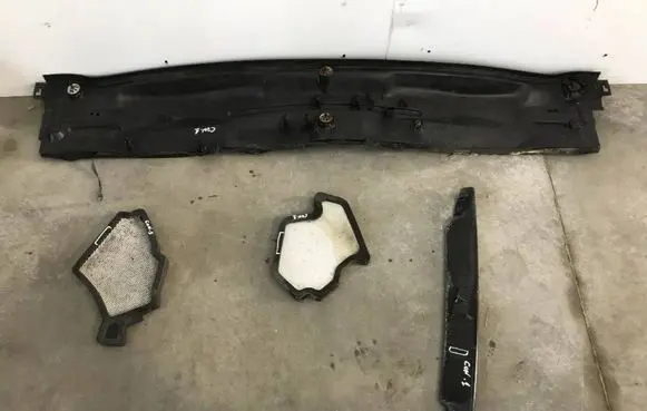 Ford Connect Wiper trim 2T14V11560A0