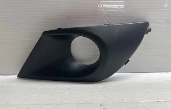 Subaru Legacy Front bumper lower grill 57731AL06A