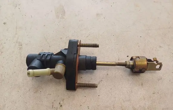 Toyota Avensis T250 Clutch master cylinder