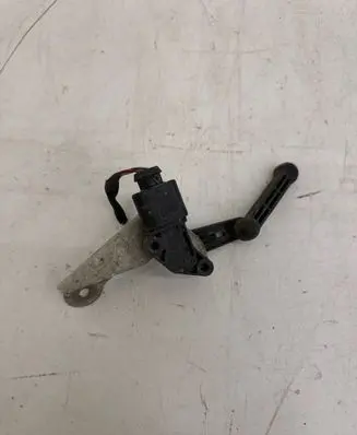 Headlight/headlamp level sensor