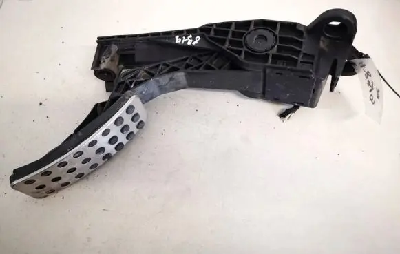 Mercedes-Benz ML W164 Accelerator throttle pedal a1643000104