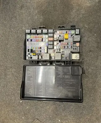 Dodge Durango Fuse module P68251629AC