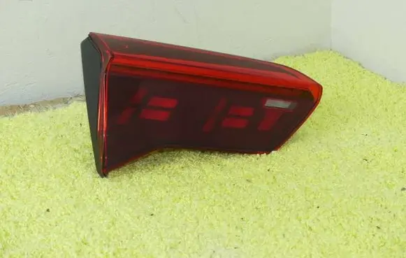 Tailgate rear/tail lights