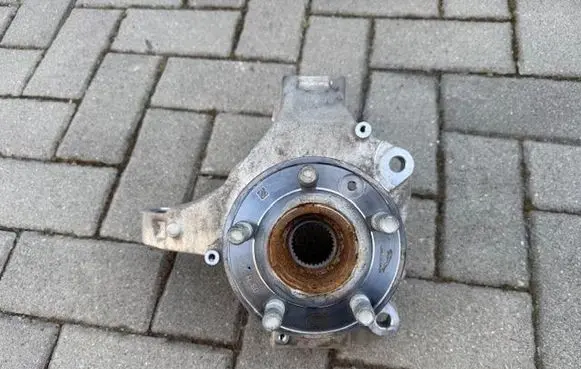 Land Rover Discovery Rear wheel hub M8D23K206AE