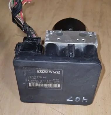 Volvo S40 ABS Pump 30794730