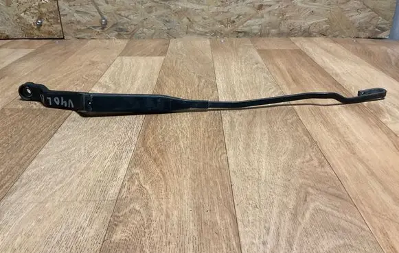 Volvo S40, V40 Front wiper blade arm 