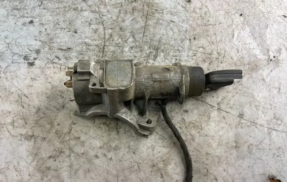 Volkswagen PASSAT B5 Ignition lock 4b0905851a