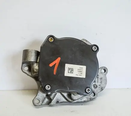 Volkswagen Golf VI Vacuum pump 03L100J