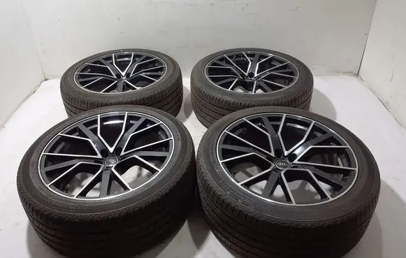 Audi Q8 R22 alloy rim 