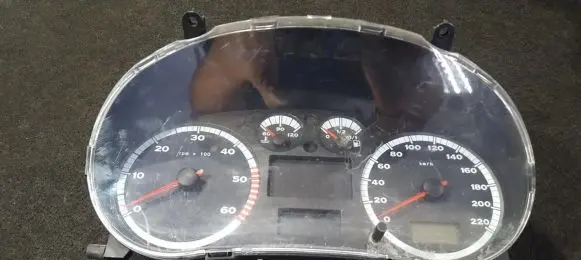 Seat Ibiza II (6k) Speedometer (instrument cluster) 88311292
