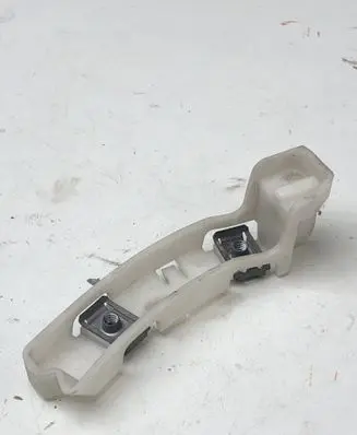 Front bumper mounting bracket