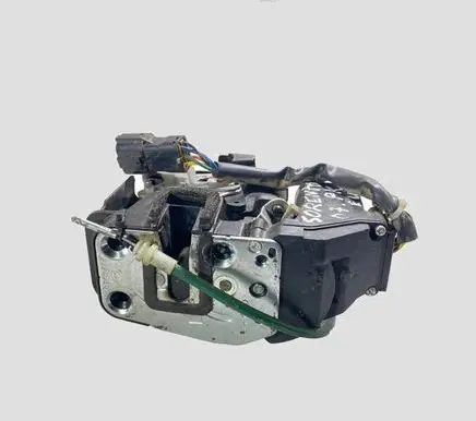 KIA Sorento Front door lock A045777