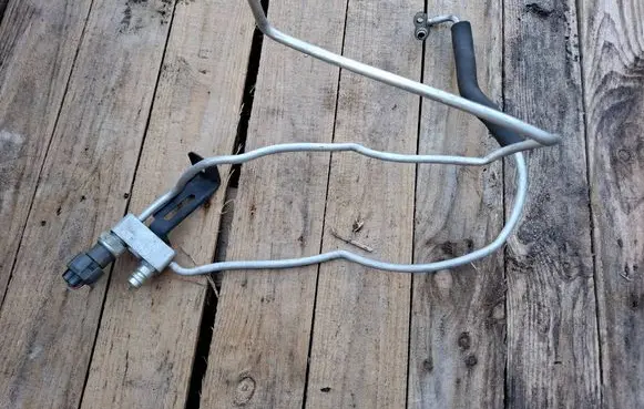 Toyota Corolla E120 E130 Air conditioning (A/C) pressure sensor 4434400720