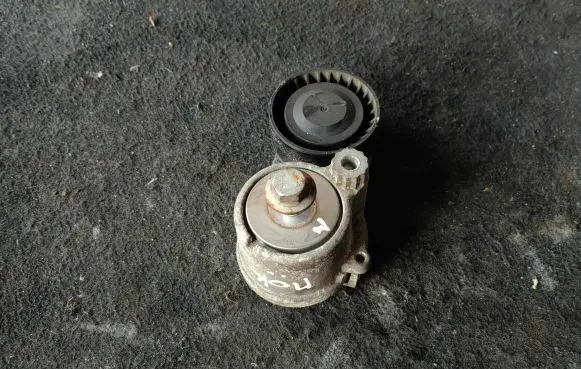 Opel Mokka Alternator belt tensioner 