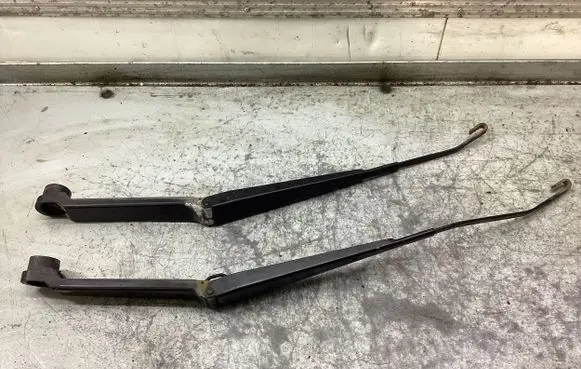Subaru Forester SH Front wiper blade arm 7623 7622