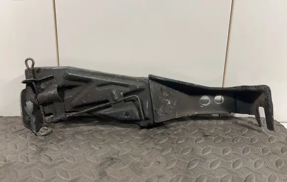 Audi A6 S6 C4 4A Radiator mount bracket 4A0805808