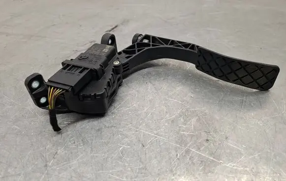 Audi A6 S6 C6 4F Accelerator throttle pedal 4F1723523B