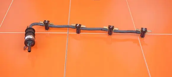 Nissan Qashqai+2 Fuel line pipe PRZELEWY 16MB16