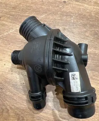 BMW 1 E81 E87 Thermostat/thermostat housing 7552403 10106811