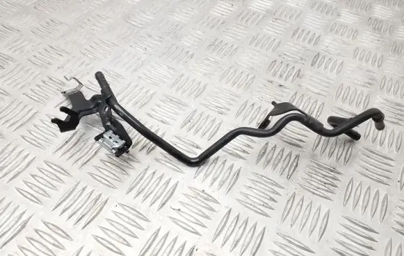Audi Q3 8U Engine coolant pipe/hose 04L121070AB