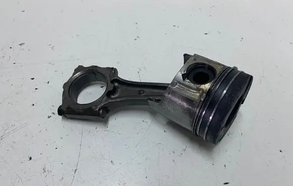 Opel Astra G Piston with connecting rod