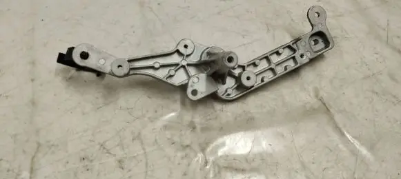 Volvo XC90 Engine mounting bracket 31493256