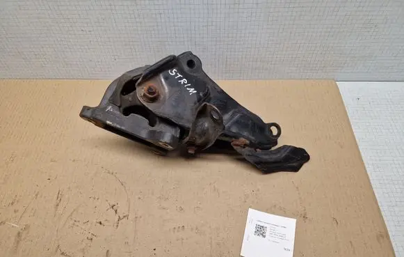 Honda Stream Engine mounting bracket